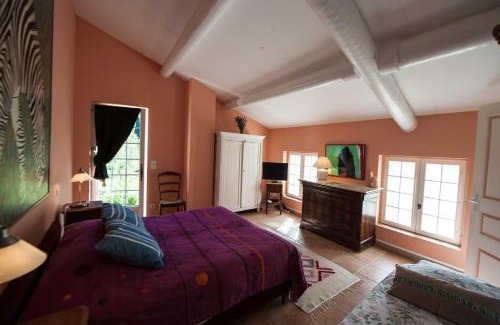 Valaurie House | Gites de La Croix du Gres