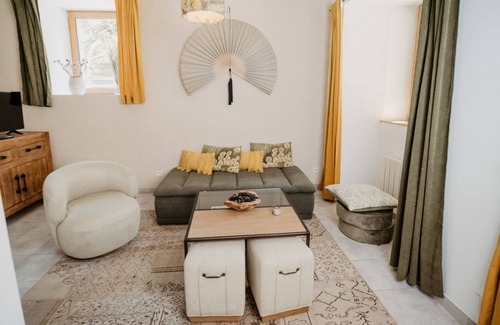 Pluvigner Cottage | Gîtes du moulin de Kerdavid with heated swimming pool between sea and countryside