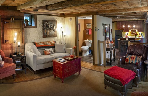Colgate House | Gjestgiveriet - The history book got you away