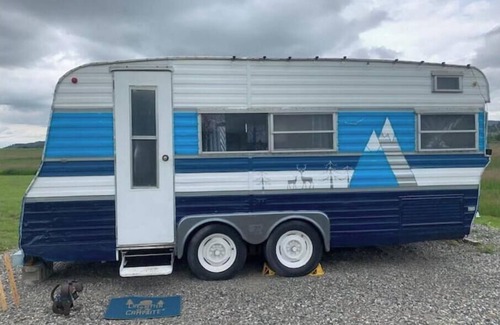 Reed Point House | Glacier, chill out in this cool camper!
