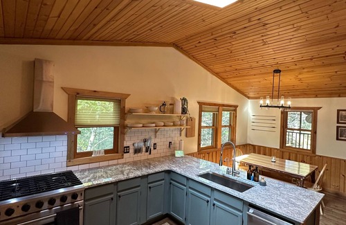 Oxford House | Glacier Lake Haus