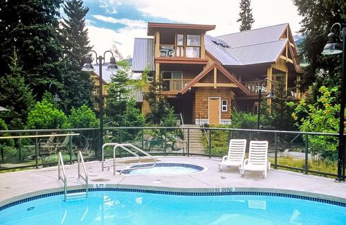 Village North House | Glacier's Reach 42