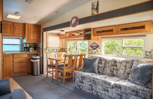 Babb House | Glacier Vista - 30’ Glamping Trailer near Glacier Park. Paradise in the forest.