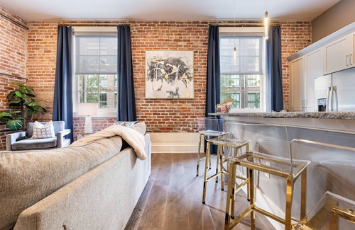 Central Business District Condo | ✨GLAM MEETS DOWNTOWN HISTORIC CHARMER✨Spacious Corner Condo with Sleeper Sofa | The Stella