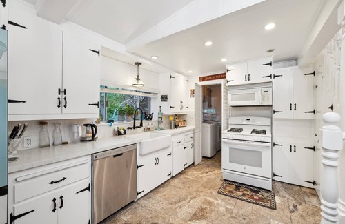 North Hollywood House | Glamorous ranch style house near attractions.