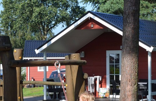 Reutum House | Glamping tent with sanitary facilities at a holiday park in the heart of Twente