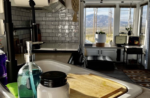 Pomerene House | **Glamping** **Unique Experience** The Lookout! Come Chill on Lookout Hill!