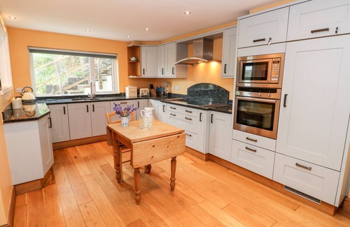 Porthgain Cottage | GLAN Y MOR, pet friendly, country holiday cottage in St Davids