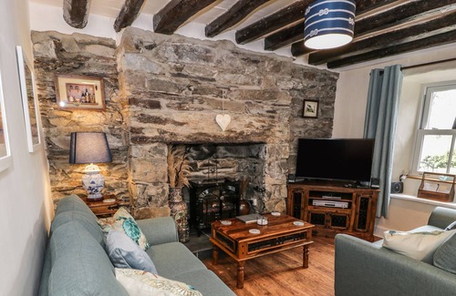 Talsarnau Cottage | GLAN Y WERN COTTAGE, pet friendly, with a garden in Talsarnau