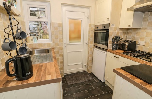 Tanygrisiau Cottage | GLAN-YR-AFON COTTAGE, pet friendly, with open fire in Tanygrisiau