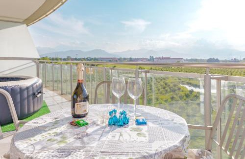 Madonna dell'Olmo Apartment | Glass House