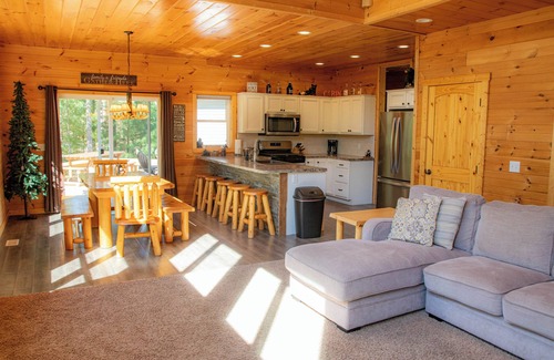 Empire Cabin | Glen Arbor, MI - Walk to Town, Home Theater, Pool Table, bon fire
