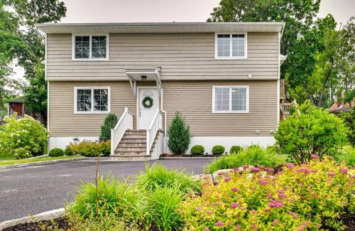 Glen Cove Apartment | Glen Cove Vacation Rental Less Than 1 Mi to Downtown!