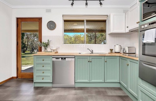 Ironbank House | Glenalvie in the Hills A Peaceful Semi Rural Haven