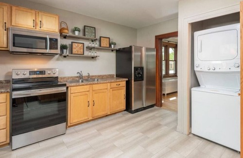 Glencoe House | Glencoe-4 Bedroom-freshly remodeled-grill-pets