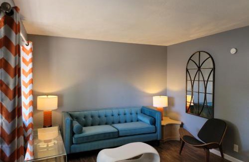 Glendale Apartment | Glendale Groovin & Turquoise Twilight
