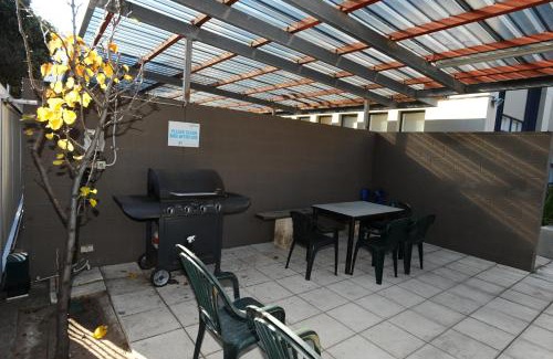 Glenelg Apartment | Glenelg Holiday Apartments-Ellis 200 meters to the Beach 100 meters to Jetty Road