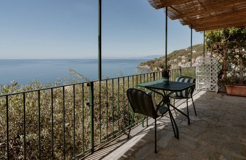 Sori Apartment | Gli Ulivi Home two-room apartment facing the sea with terrace on the floor and swimming pool
