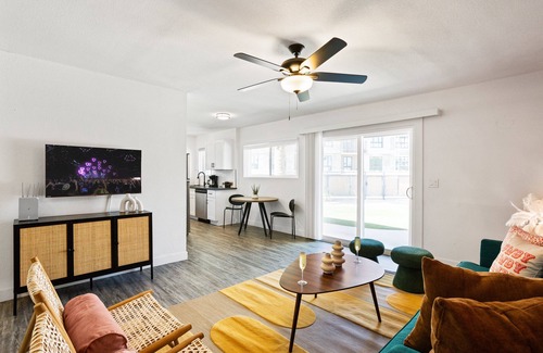 Entertainment District House | Glimmer - 2 Unit Combo - Sleeps 8 - In Old Town
