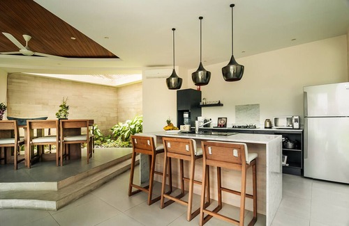 Seminyak Villa | Glorious 4BR Villa, Seminyak! 7Min Walk To Eat Street! W/Private Swimming Pool!