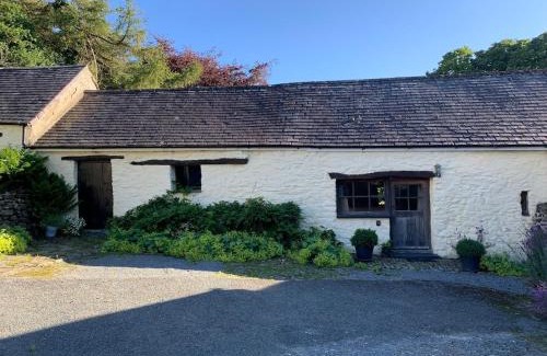 Llanon House | Glovers cottage private hot tub and super king