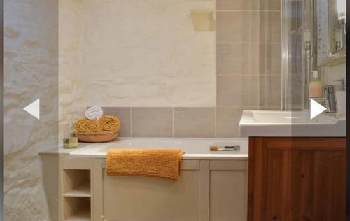 Llanon House | Glovers cottage private hot tub and super king