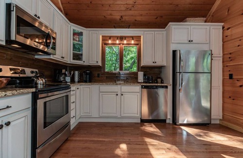 Deep Gap Cabin | Gnome Away From Home*FP*BBQ Grill*Hiking*Pets OK