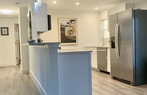 Mid Island House | "GO BIG BLUE" - Beach Cottage - Amazing Beach Location!