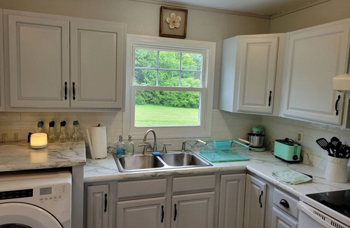 Boalsburg House | Go Blue! Bright home with large fenced in yard! 3m to Penn State. Free Breakfast