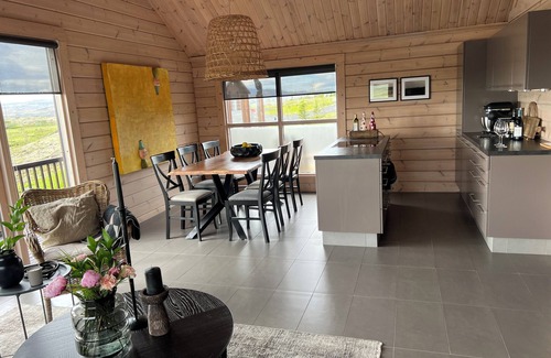 Selfoss Cabin | Golden Circle, luxury cabin with 360° view, hot tub & Sauna - 45 min from Rvk.