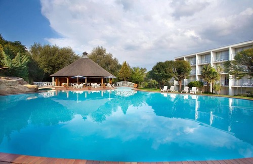 Maseru Apartment | Go on a Safari in South Africa! Onsite Pool & Parking, Near Maseru Golf Course