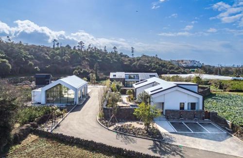 Aewol House | Gobajinin Private Pool Villa