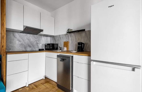Goclaw Apartment | Gocław Retreat with Balcony - River & Park Nearby by Rentujemy