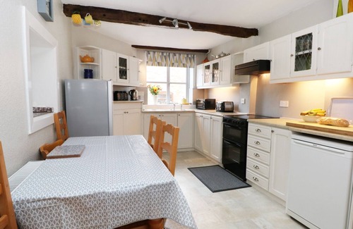 Frodsham Cottage | GODSCROFT HALL, family friendly, with a garden in Frodsham