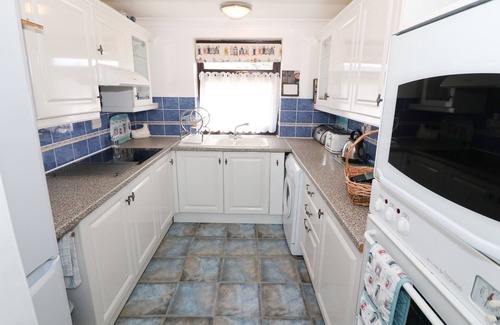 Llandanwg Cottage | GOETRA, pet friendly, country holiday cottage in Llandanwg