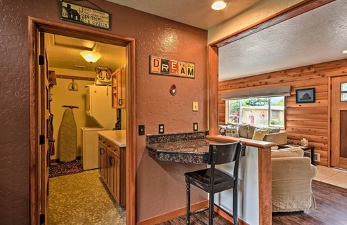 Gold Beach Apartment | Gold Beach Apartment w/Activities - 2 Mi to Ocean