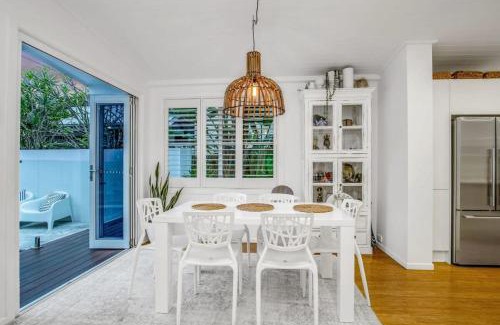 Miami House | Gold Coast-Miami Mid-Century Beach Home With Pool