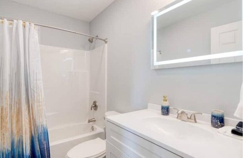 Evergreen House | Gold Rush | MT Sky Haus- 8 mins from airport