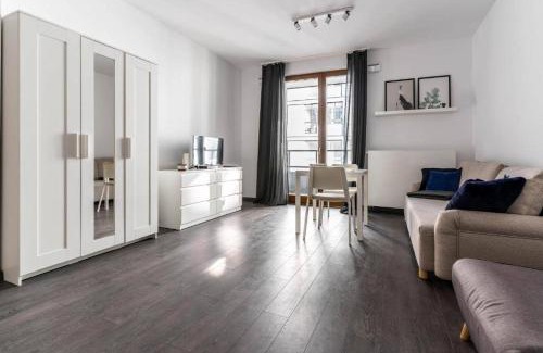 Muranow Apartment | Golden Apartments Warsaw Solidarnosci 60B 11