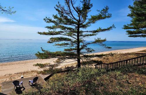 Harbor Springs House | Golden Beach Cottage