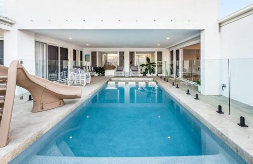 Golden Beach House | Golden Beach Ultimate Family Getaway - Pool & Spa