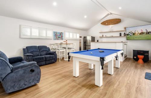 Golden Beach House | Golden Beach Ultimate Family Getaway - Pool & Spa