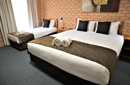 Cowra Hotel | Golden Chain Aalana Motor Inn