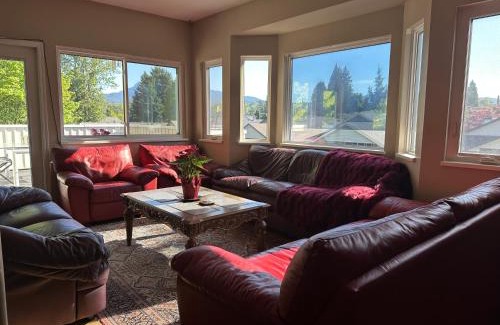 Maple Ridge Apartment | Golden Ears Serenity