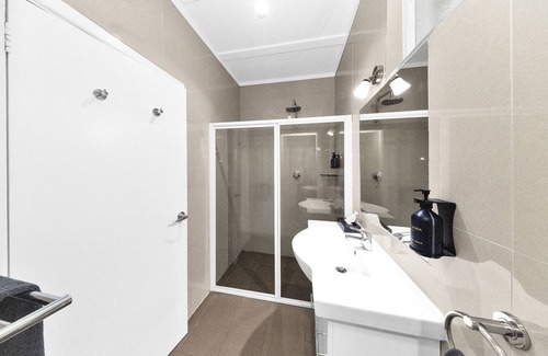 Golden Square Hotel | Golden Hills Motel