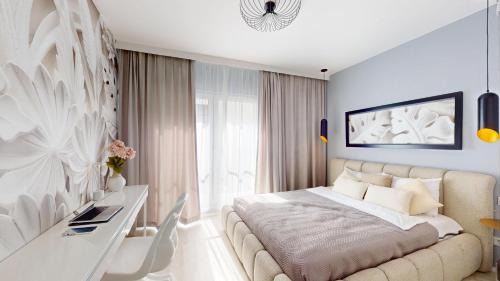 Srodmiescie Apartment | Golden Hour Rose - Kurkowa 14 Residence