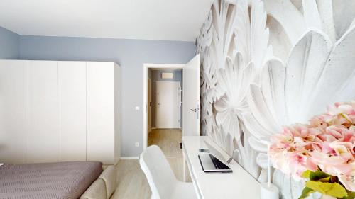 Srodmiescie Apartment | Golden Hour Rose - Kurkowa 14 Residence