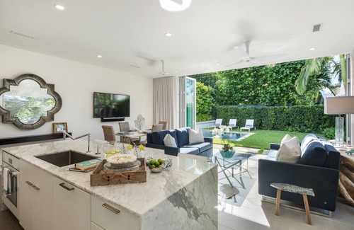 Old Town House | GOLDEN HOUR ~ Upscale 2 BR/2Ba Home w/Pool!