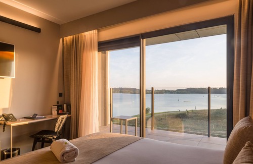 Froidchapelle Hotel | Golden Lakes Hotel