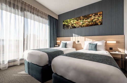 Froidchapelle Hotel | Golden Lakes Hotel